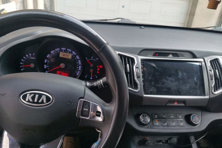 Used Kia Sportage R 2012 2.0L Automatic Two-Wheel Drive GL Trim Center Console