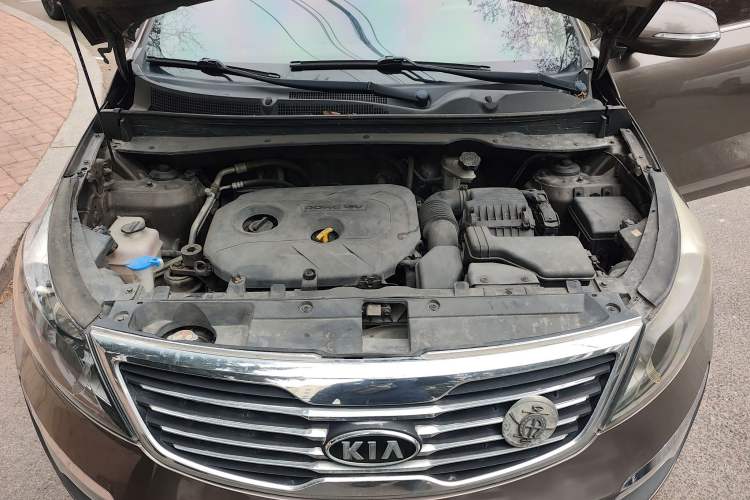 Used Kia Sportage R 2012 2.0L Automatic Two-Wheel Drive GLS Engine Bay