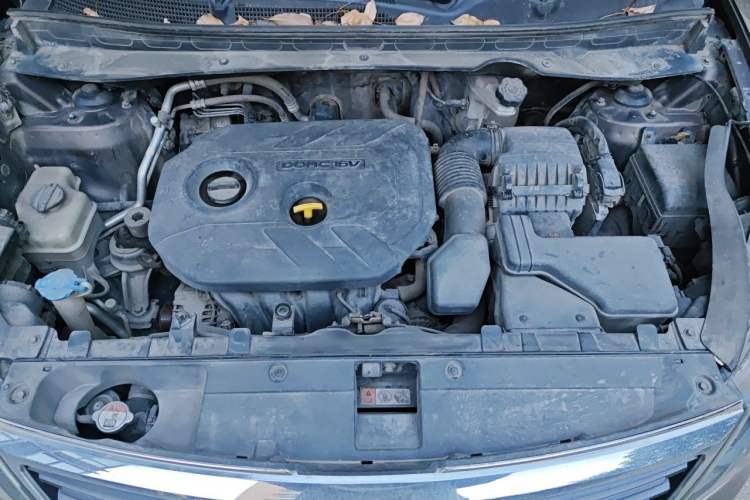 Used Kia Sportage R 2012 2.0L Automatic Two-Wheel Drive GL Trim Engine Bay