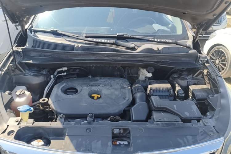 Used Kia Sportage R 2012 2.0L Automatic Two-Wheel Drive GLS Engine Bay
