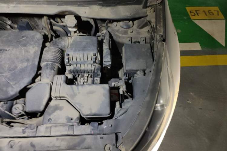 Used Kia Sportage R 2012 2.0L Automatic Two-Wheel Drive GLS Engine Bay Left