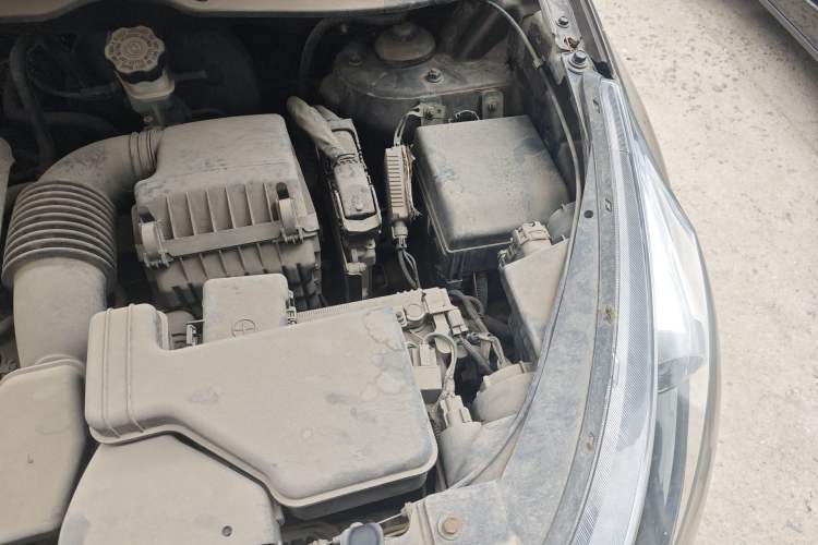 Used Kia Sportage R 2012 2.0L Automatic Two-Wheel Drive NAVI Engine Bay Left