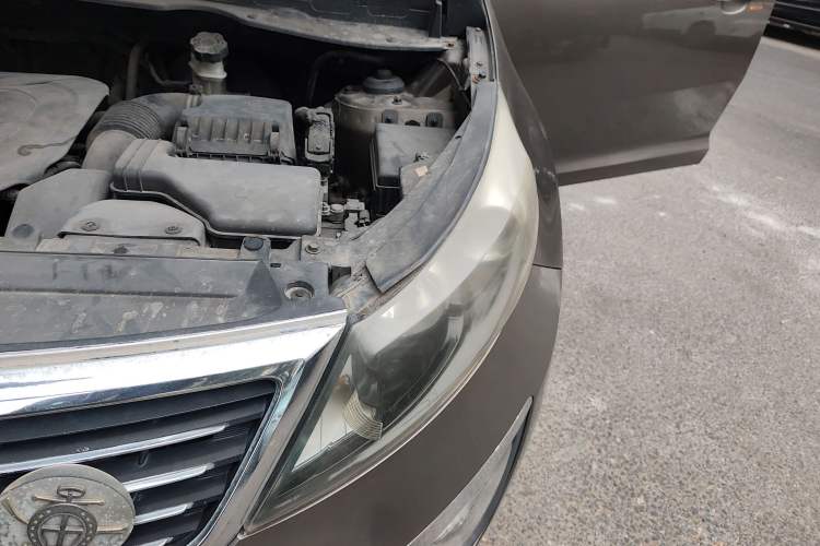 Used Kia Sportage R 2012 2.0L Automatic Two-Wheel Drive GLS Engine Bay Left