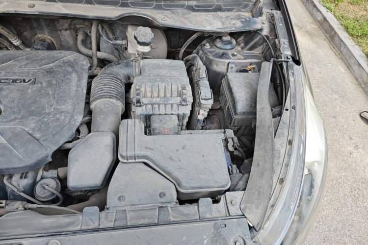 Used Kia Sportage R 2012 2.0L Automatic Two-Wheel Drive GL Trim Engine Bay Left