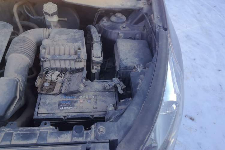 Used Kia Sportage R 2012 2.0L Automatic Two-Wheel Drive GLS Engine Bay Left