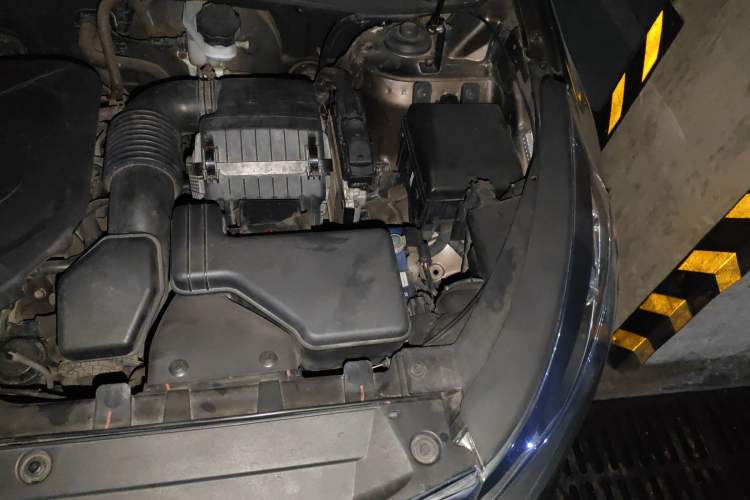 Used Kia Sportage R 2012 2.0L Automatic Two-Wheel Drive GLS Engine Bay Left