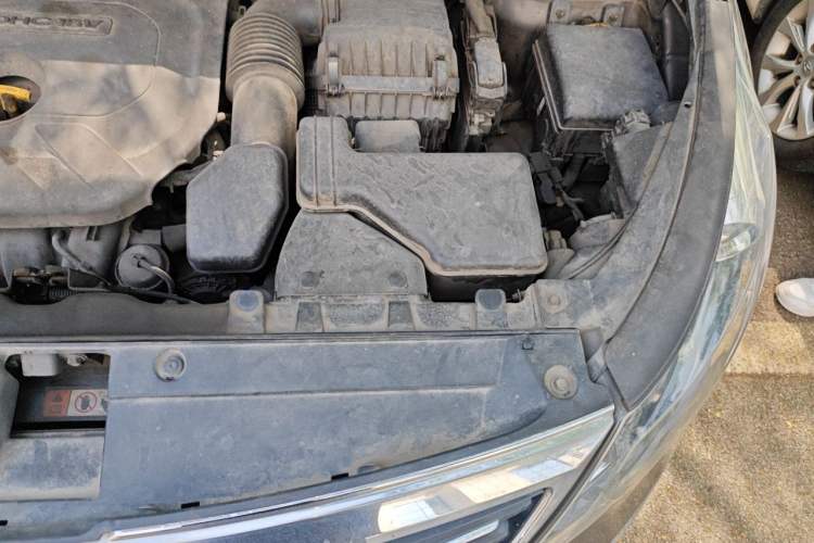 Used Kia Sportage R 2012 2.0L Automatic Two-Wheel Drive NAVI Engine Bay Left