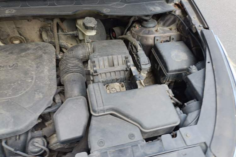 Used Kia Sportage R 2012 2.0L Automatic Two-Wheel Drive GLS Engine Bay Left