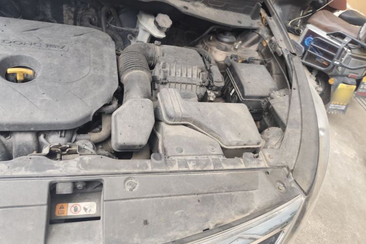 Used Kia Sportage R 2012 2.0L Automatic Two-Wheel Drive NAVI Engine Bay Left