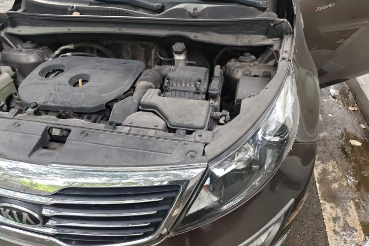 Used Kia Sportage R 2012 2.0L Automatic Two-Wheel Drive NAVI Engine Bay Left