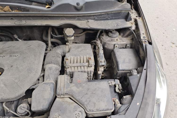 Used Kia Sportage R 2012 2.0L Manual Two-Wheel Drive GLS Engine Bay Left
