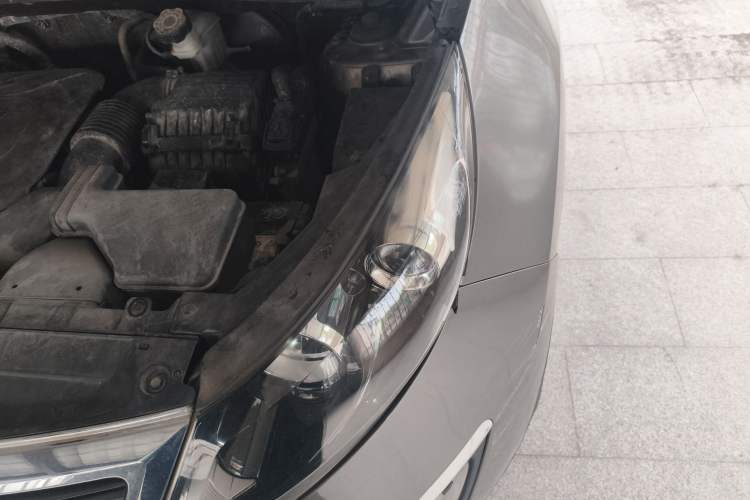 Used Kia Sportage R 2012 2.0L Automatic Two-Wheel Drive GL Trim Engine Bay Left