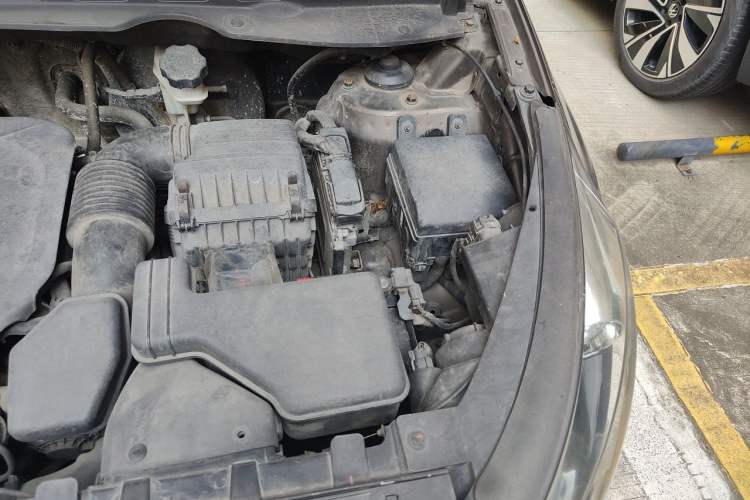 Used Kia Sportage R 2012 2.0L Automatic Two-Wheel Drive GLS Engine Bay Left