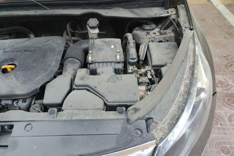 Used Kia Sportage R 2012 2.0L Automatic Two-Wheel Drive NAVI Engine Bay Left