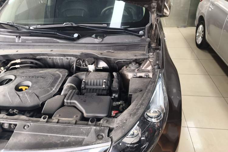 Used Kia Sportage R 2012 2.0L Automatic Two-Wheel Drive NAVI Engine Bay Left