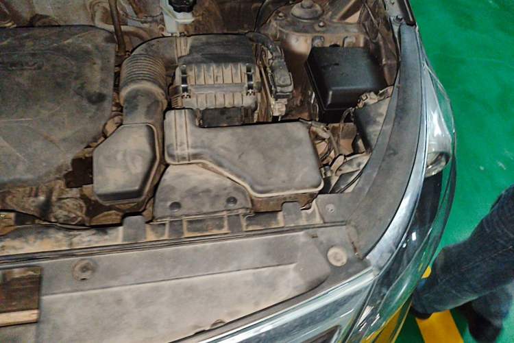 Used Kia Sportage R 2012 2.0L Automatic Two-Wheel Drive GLS Engine Bay Left