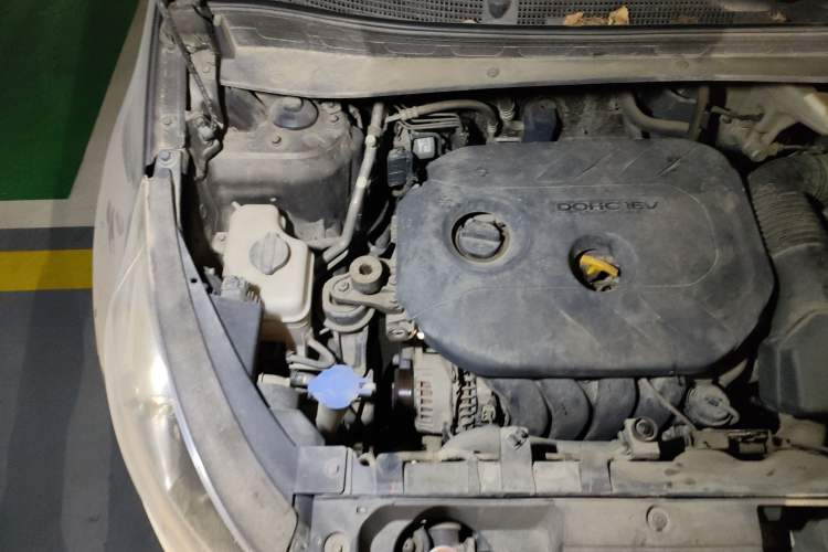 Used Kia Sportage R 2012 2.0L Automatic Two-Wheel Drive GLS Engine Bay Right