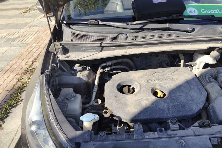 Used Kia Sportage R 2012 2.0L Automatic Two-Wheel Drive GLS Engine Bay Right