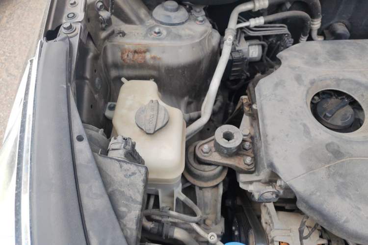 Used Kia Sportage R 2012 2.0L Automatic Two-Wheel Drive NAVI Engine Bay Right