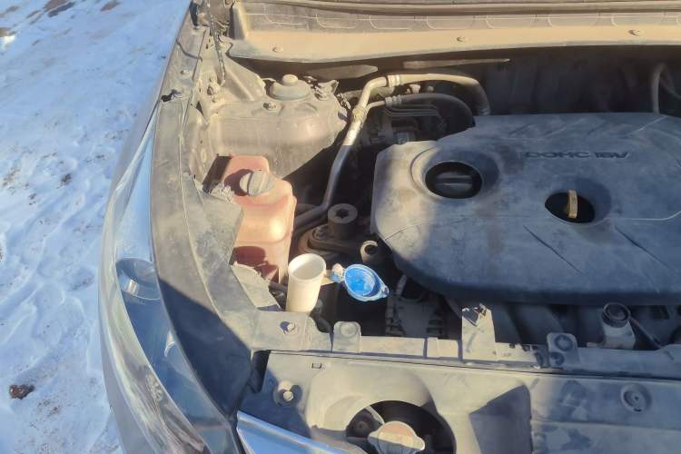 Used Kia Sportage R 2012 2.0L Automatic Two-Wheel Drive GLS Engine Bay Right