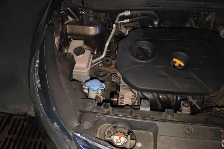 Used Kia Sportage R 2012 2.0L Automatic Two-Wheel Drive GLS Engine Bay Right