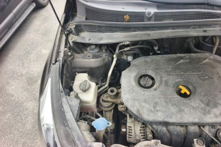 Used Kia Sportage R 2012 2.0L Automatic Two-Wheel Drive GLS Engine Bay Right