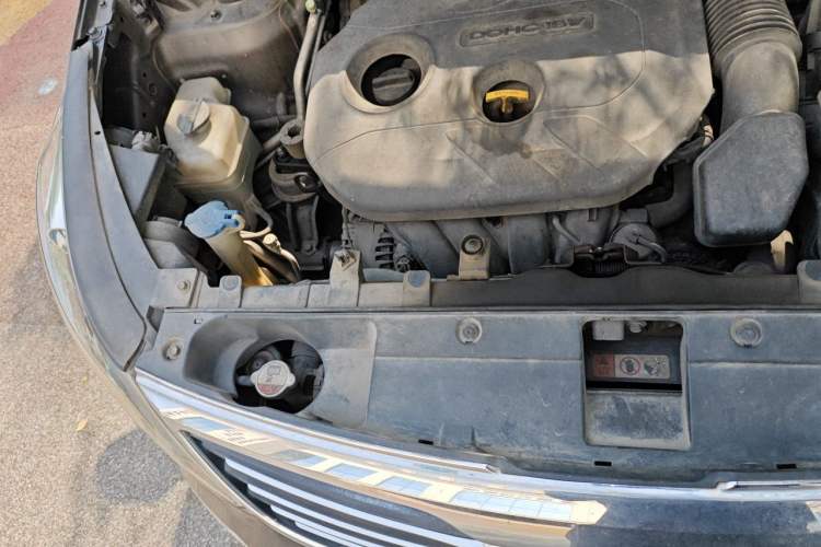 Used Kia Sportage R 2012 2.0L Automatic Two-Wheel Drive NAVI Engine Bay Right