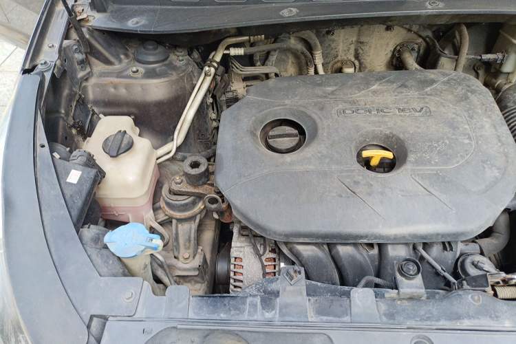 Used Kia Sportage R 2012 2.0L Automatic Two-Wheel Drive GLS Engine Bay Right