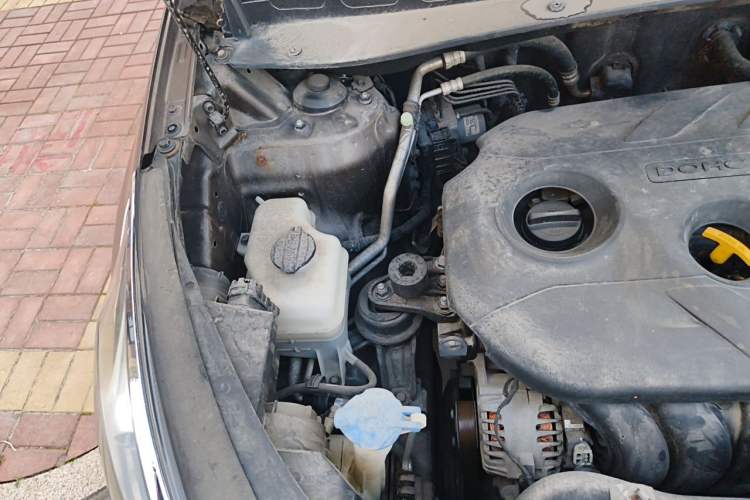 Used Kia Sportage R 2012 2.0L Automatic Two-Wheel Drive NAVI Engine Bay Right