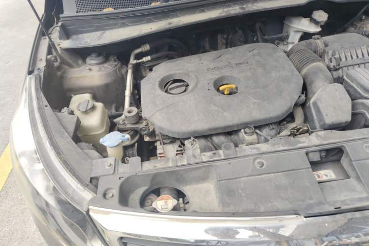 Used Kia Sportage R 2012 2.0L Automatic Two-Wheel Drive NAVI Engine Bay Right