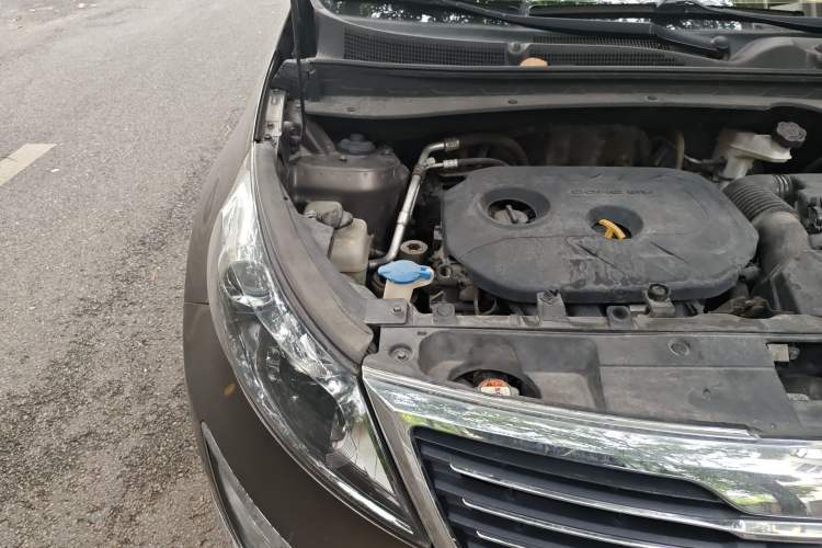 Used Kia Sportage R 2012 2.0L Automatic Two-Wheel Drive NAVI Engine Bay Right