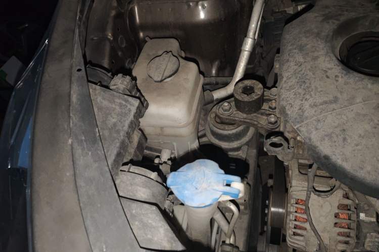 Used Kia Sportage R 2012 2.0L Automatic Two-Wheel Drive GLS Engine Bay Right