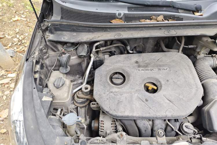 Used Kia Sportage R 2012 2.0L Manual Two-Wheel Drive GLS Engine Bay Right