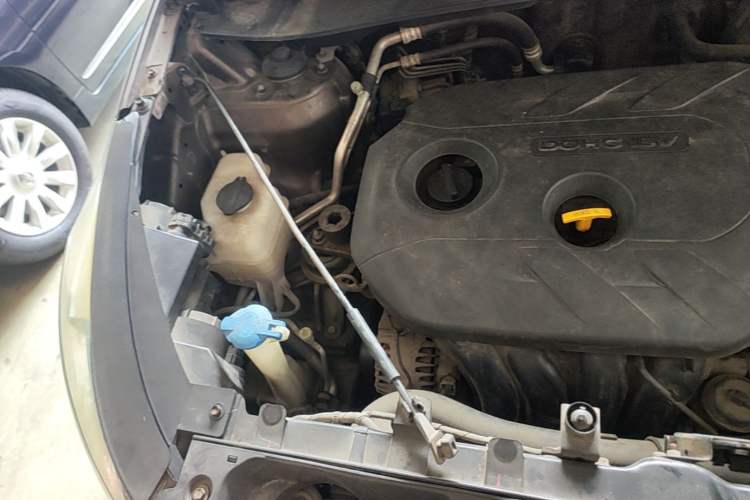 Used Kia Sportage R 2012 2.0L Automatic Two-Wheel Drive GLS Engine Bay Right