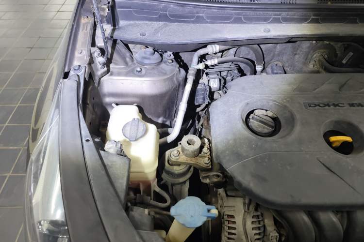 Used Kia Sportage R 2012 2.0L Automatic Two-Wheel Drive GLS Engine Bay Right