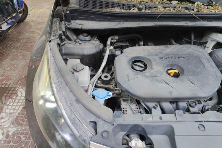 Used Kia Sportage R 2012 2.0L Automatic Two-Wheel Drive NAVI Engine Bay Right