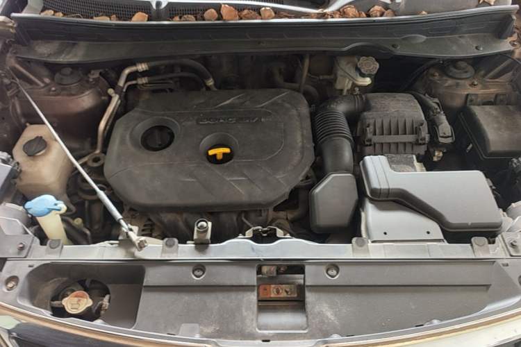 Used Kia Sportage R 2012 2.0L Automatic Two-Wheel Drive GLS Engine Bay