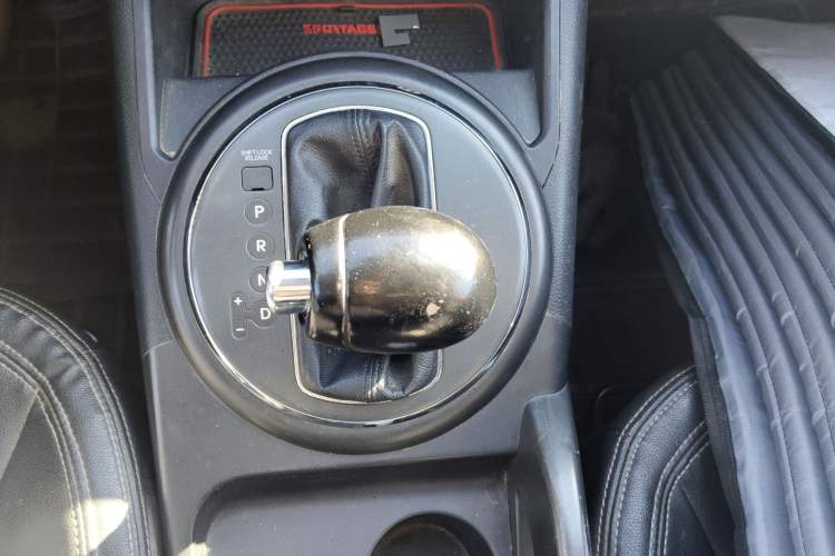 Used Kia Sportage R 2012 2.0L Automatic Two-Wheel Drive GLS Gear Lever