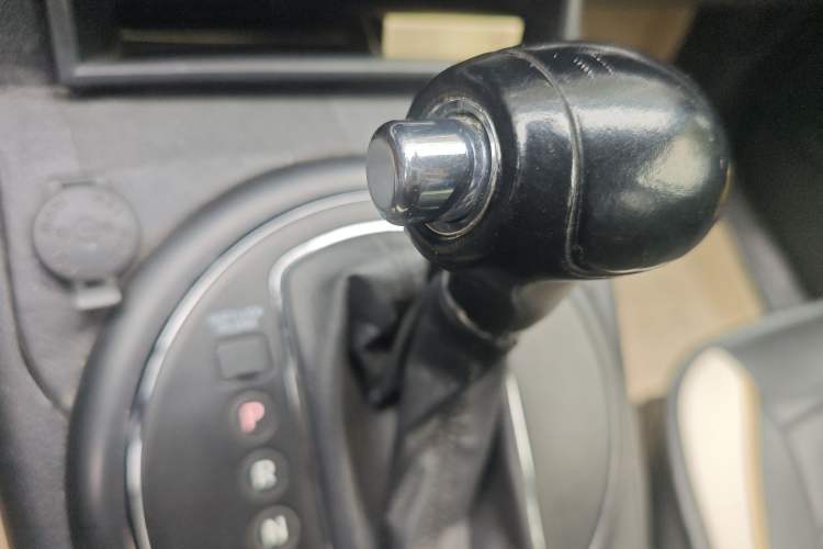 Used Kia Sportage R 2012 2.0L Automatic Two-Wheel Drive NAVI Gear Lever