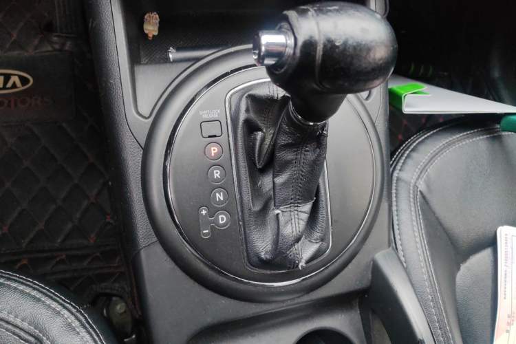 Used Kia Sportage R 2012 2.0L Automatic Two-Wheel Drive NAVI Gear Lever