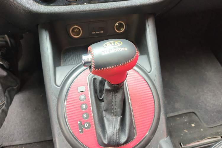 Used Kia Sportage R 2012 2.0L Automatic Two-Wheel Drive GLS Gear Lever