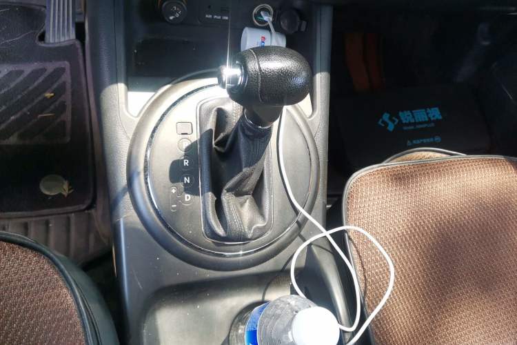 Used Kia Sportage R 2012 2.0L Automatic Two-Wheel Drive GL Trim Gear Lever