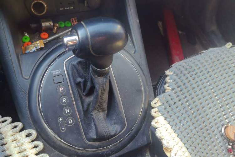 Used Kia Sportage R 2012 2.0L Automatic Two-Wheel Drive GLS Gear Lever