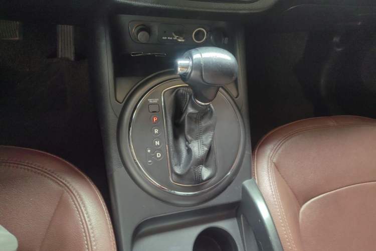 Used Kia Sportage R 2012 2.0L Automatic Two-Wheel Drive GLS Gear Lever