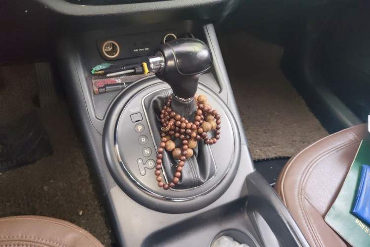 Used Kia Sportage R 2012 2.0L Automatic Two-Wheel Drive NAVI Gear Lever