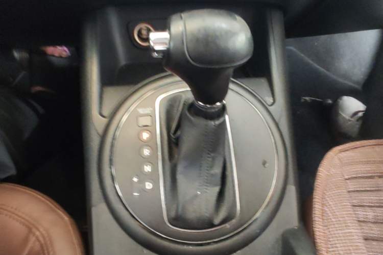 Used Kia Sportage R 2012 2.0L Automatic Two-Wheel Drive GLS Gear Lever