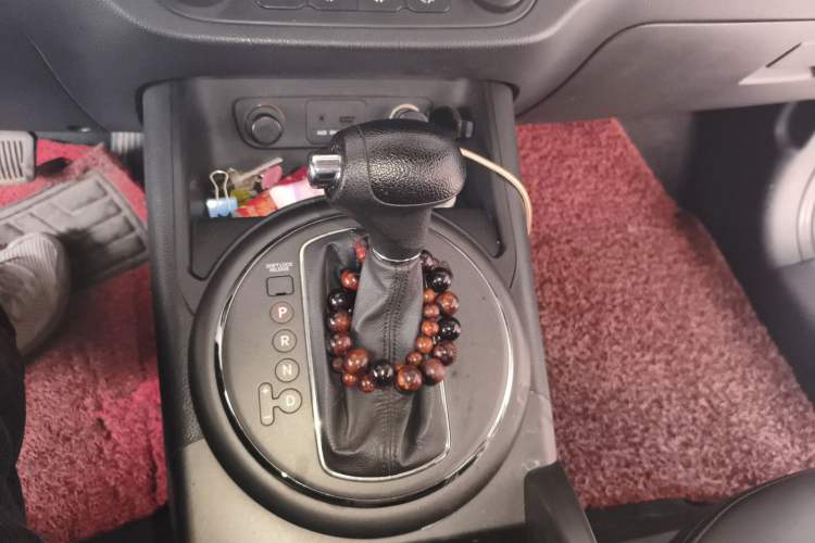 Used Kia Sportage R 2012 2.0L Automatic Two-Wheel Drive GL Trim Gear Lever
