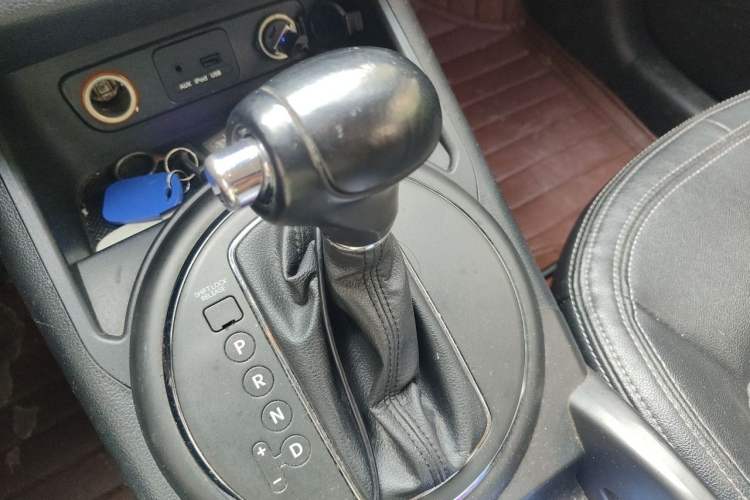 Used Kia Sportage R 2012 2.0L Automatic Two-Wheel Drive GLS Gear Lever