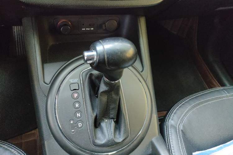 Used Kia Sportage R 2012 2.0L Automatic Two-Wheel Drive NAVI Gear Lever