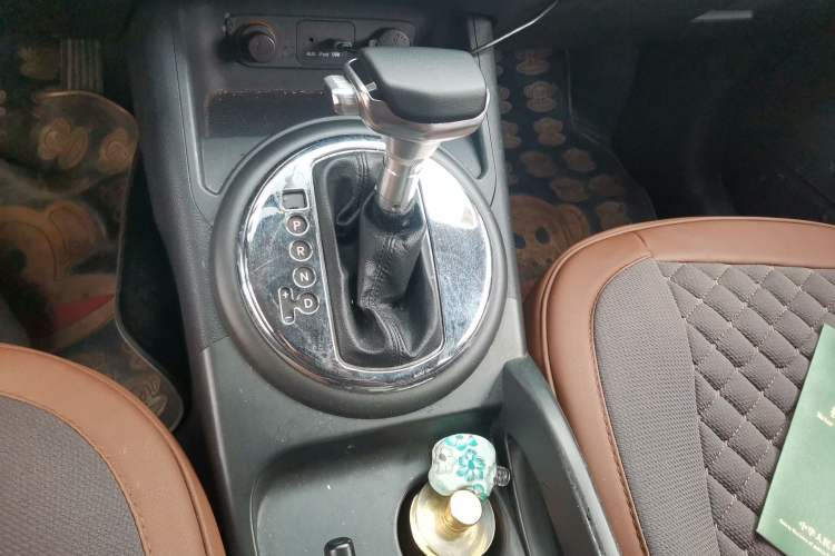 Used Kia Sportage R 2012 2.0L Automatic Two-Wheel Drive GL Trim Gear Lever